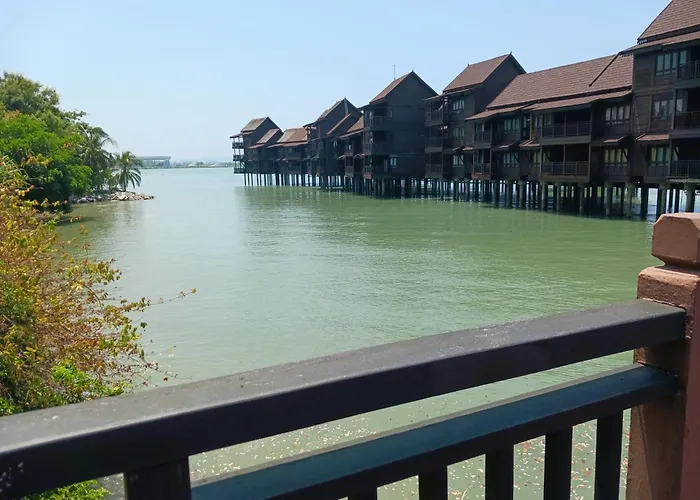 Villa Dalam Laut 533